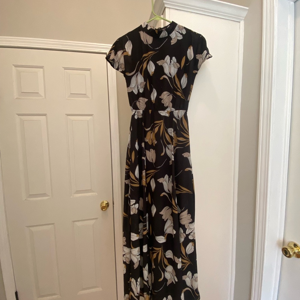 Chic Black Floral Maxi Dress - Picture 4 of 6